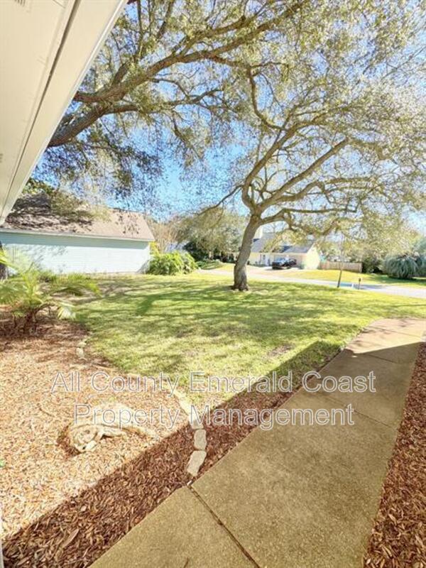 Building Photo - 1126 Bay Ct