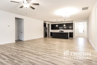 Building Photo - 217 Everett Sq