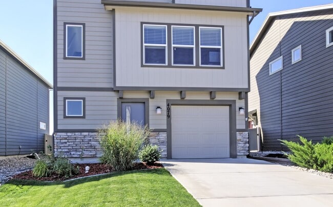 Foto del edificio - Bright & Open 3-Bed | Great Yard + Mountai...