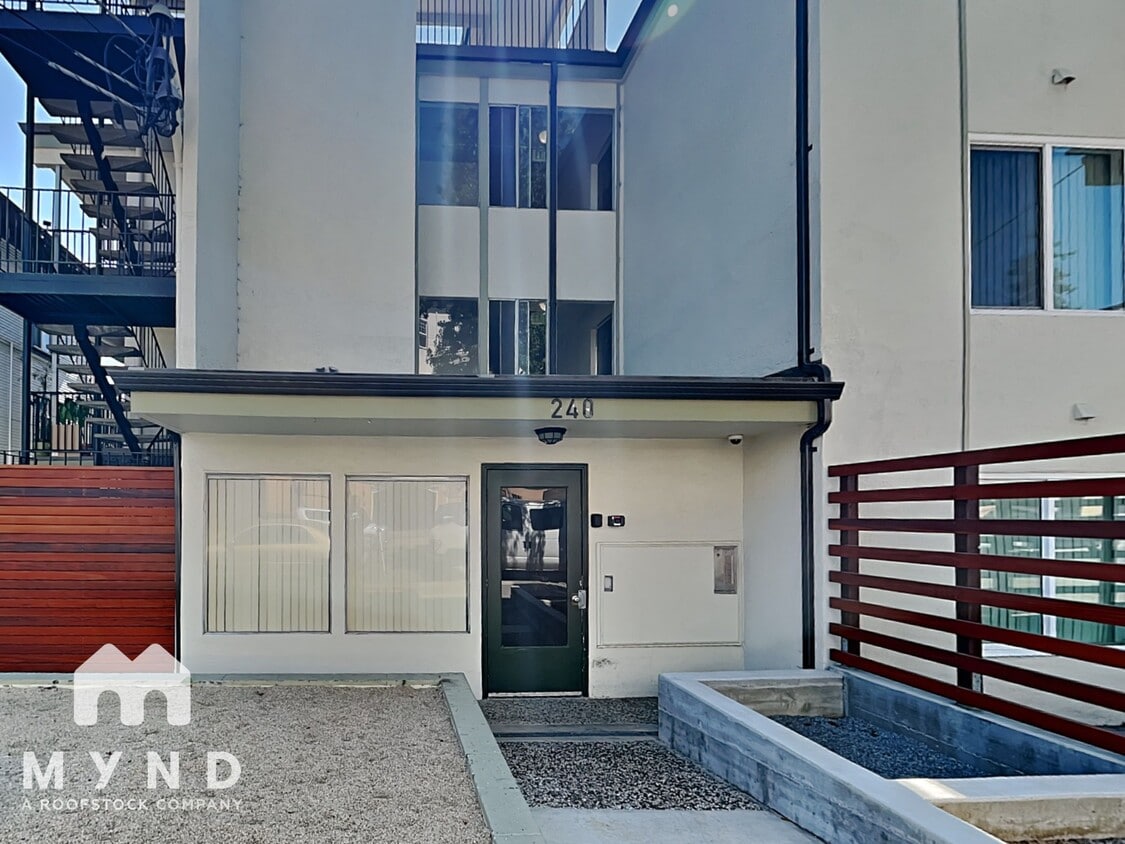 Foto principal - 240 Athol Ave