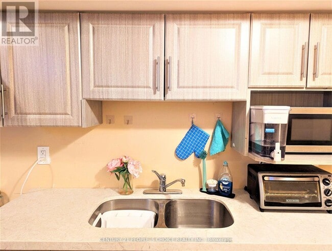 Building Photo - 485 Greenpark Crescent