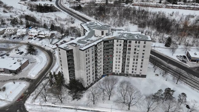  - 10 Highland Crescent