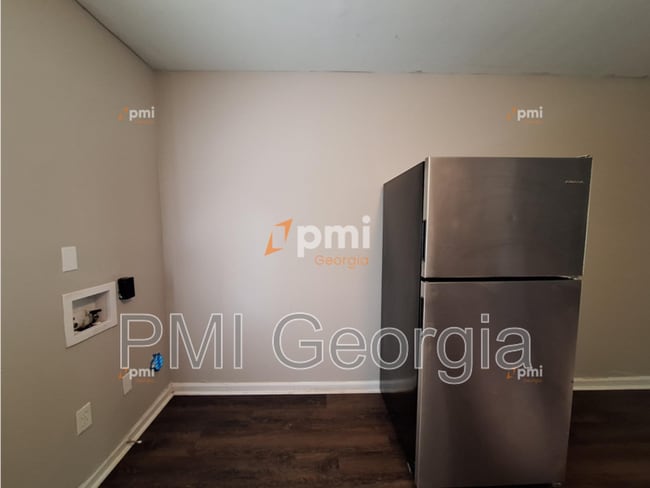 Building Photo - 217 Greenbriar Dr