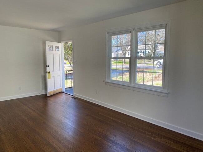 Building Photo - Updated Three bedroom Westover Hills Home Available immediately!