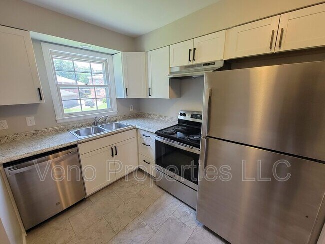 Foto del edificio - 9/11/13-13 Village Dr