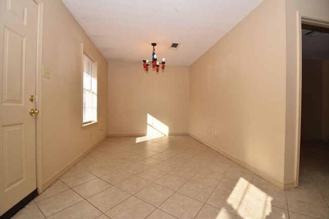 Building Photo - 402 W Florida Ave