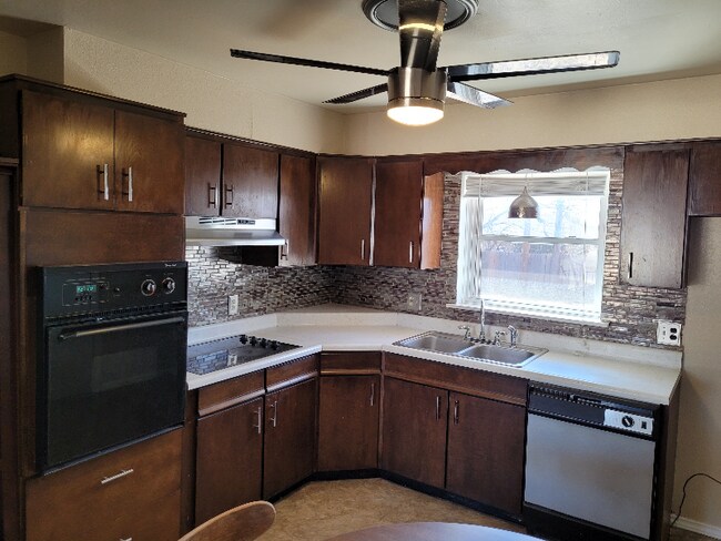 Foto del edificio - 116 W Glenhaven Dr