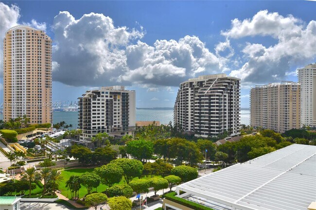 Foto del edificio - 801 Brickell Key Blvd
