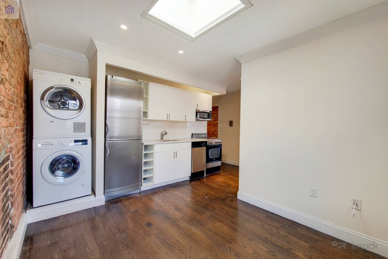 Primary Photo - 522 E 5th St