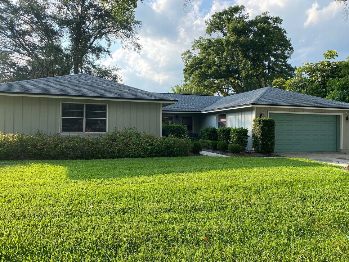 Primary Photo - 521 Riviera Dr
