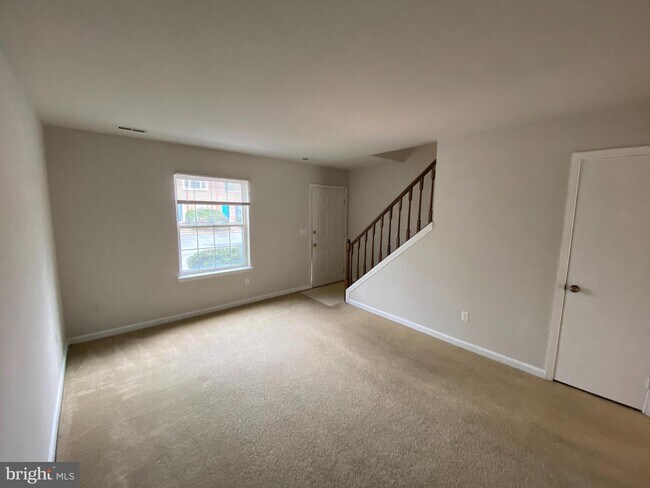 Foto del edificio - 5230 King's Wood Ln