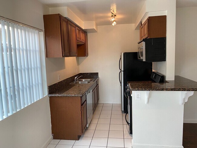 Foto del edificio - 12727 Matteson Ave
