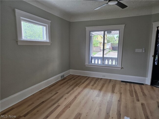 Foto del edificio - 9807 Parkgate Ave