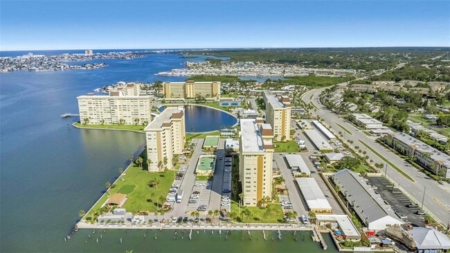 Building Photo - 4700 Cove Cir