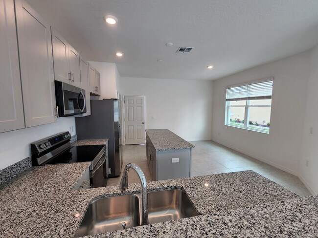 Building Photo - 34199 Rogallo Ln