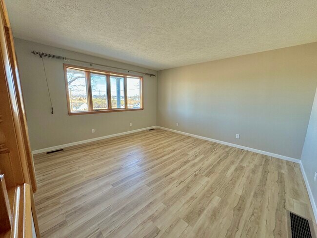 Building Photo - 8408 Sandhill Rd