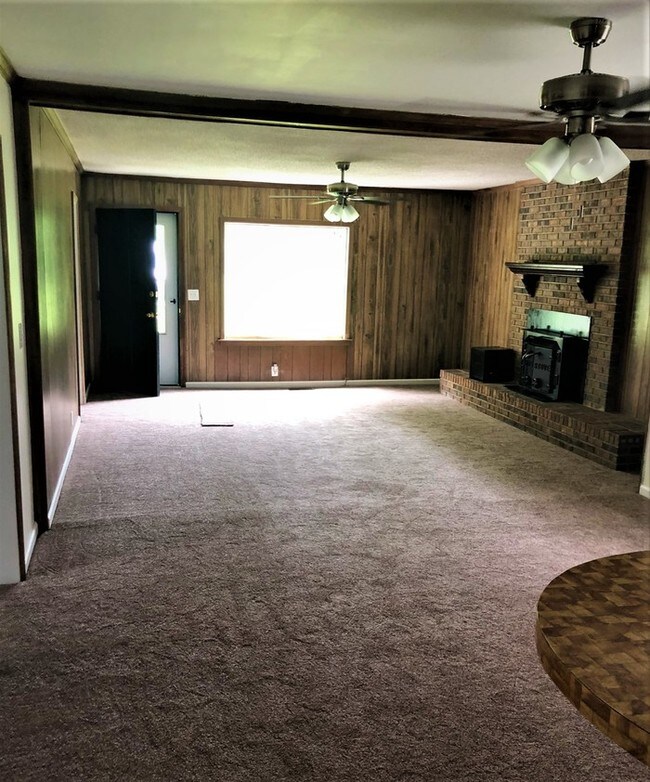 Building Photo - Single Family Home