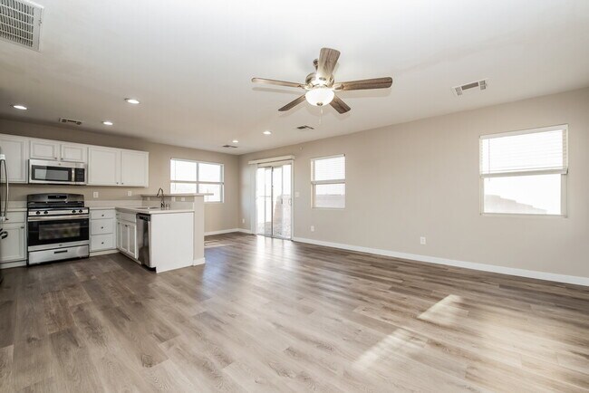 Foto del edificio - 8325 New Leaf Ave