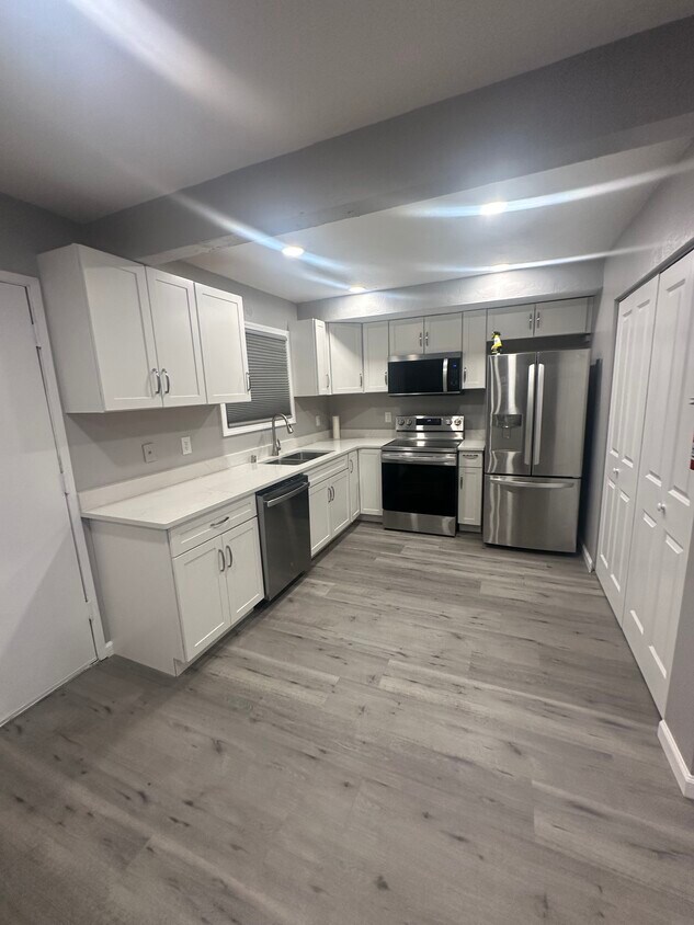 Foto principal - 1410 Juneau St