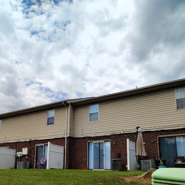 Building Photo - 29 Fonda Dr