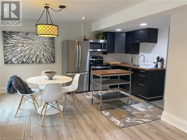 Building Photo - 914 Best Cir