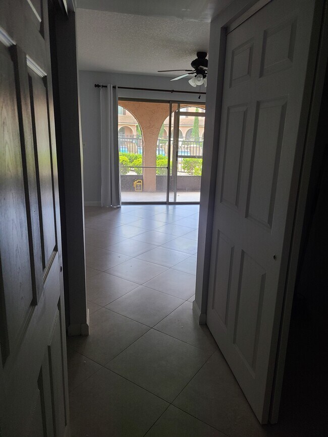 Foto del edificio - 5375 Ortega Farms Blvd