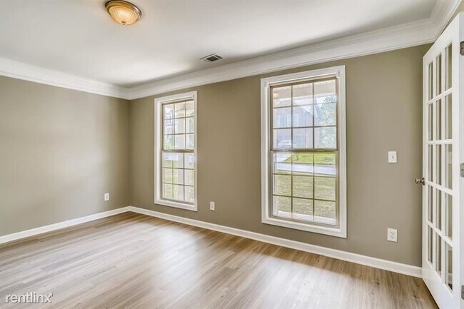 Building Photo - 6 br, 3 bath House - 82 Victoria Heights P...