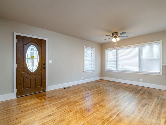 Building Photo - Newly Renovated Historic West End 1 Bedroom