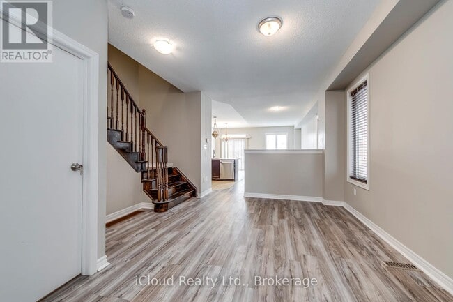 Building Photo - 518 Coach Dr