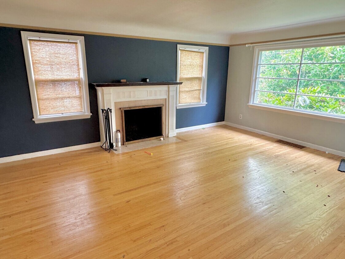 Foto principal - North Tabor 3-Story Bungalow with A/C, Det...