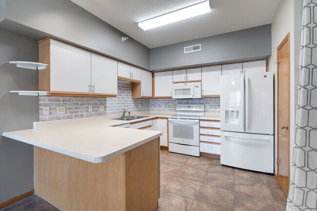 Building Photo - $1,150 | 2 Bedroom, 1 Bathroom Condo | Pet...