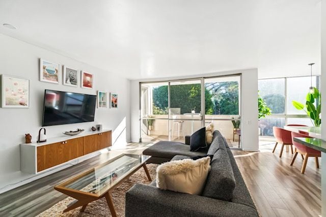 Building Photo - 1015 Kings Rd