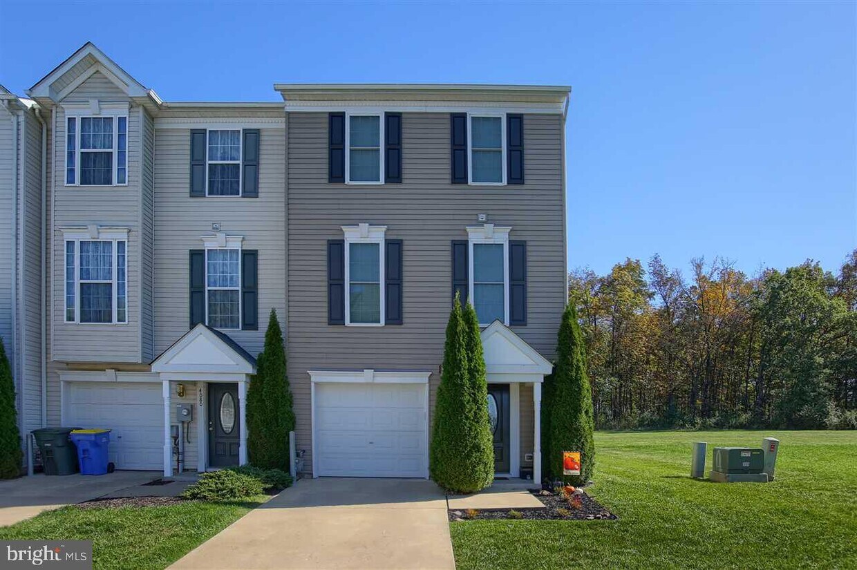 4076 Forest Hills Ct, Dover, PA 17315 Townhome Rentals in Dover PA