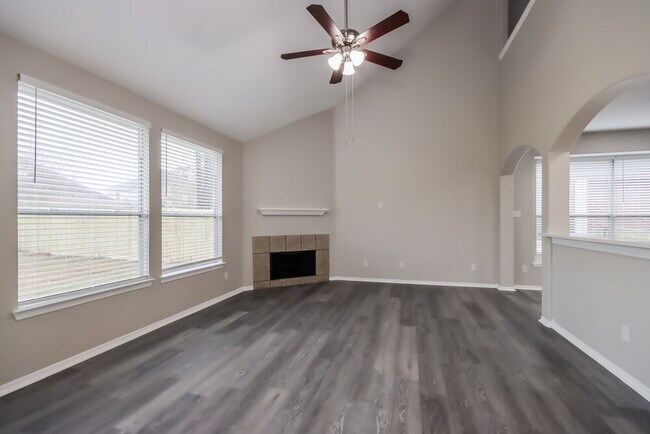 Foto del edificio - 2826 Fern Hill Dr