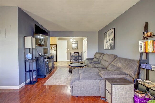 Foto del edificio - 370 W Broadway