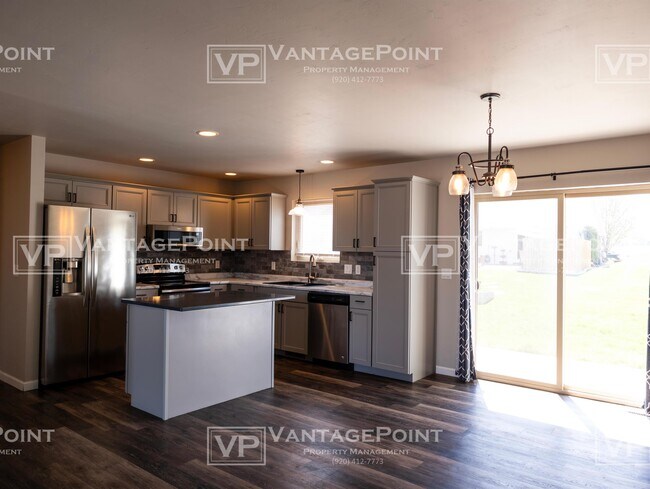 Foto del edificio - 609 Creek View Ln
