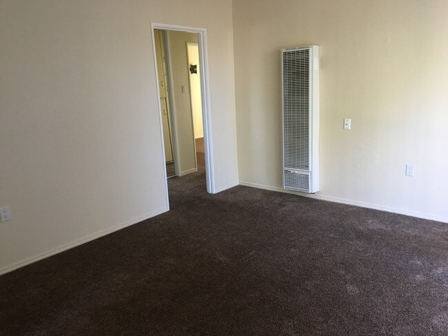 Foto del edificio - Newly remodeled duplex with LARGE backyard