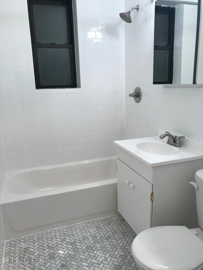 Foto del edificio - 3415 Parsons Blvd