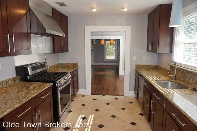 Building Photo - 3 br, 2 bath House - 819 E. Amelia Street