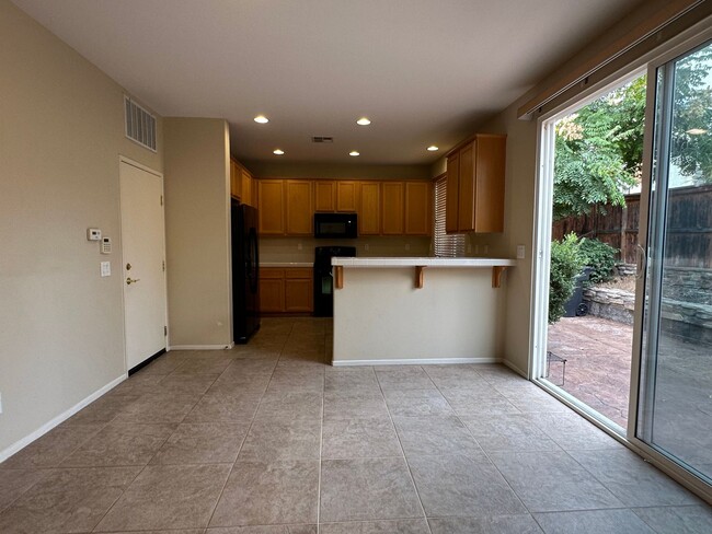 Building Photo - Eastlake - Modern 3bd/2.5ba Single Family ...