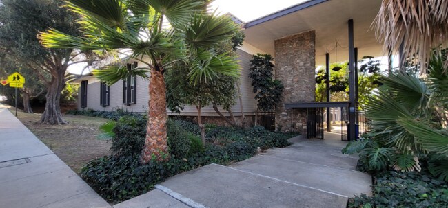 Foto del edificio - 7025 Waite Dr