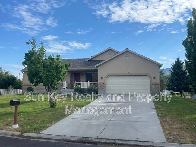 Building Photo - 134 Lakeview Dr