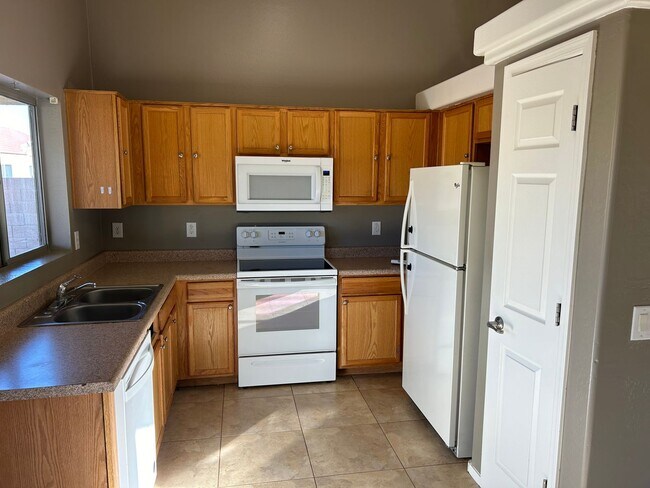 Foto del edificio - 3 bedroom 2 bathroom home in Maricopa