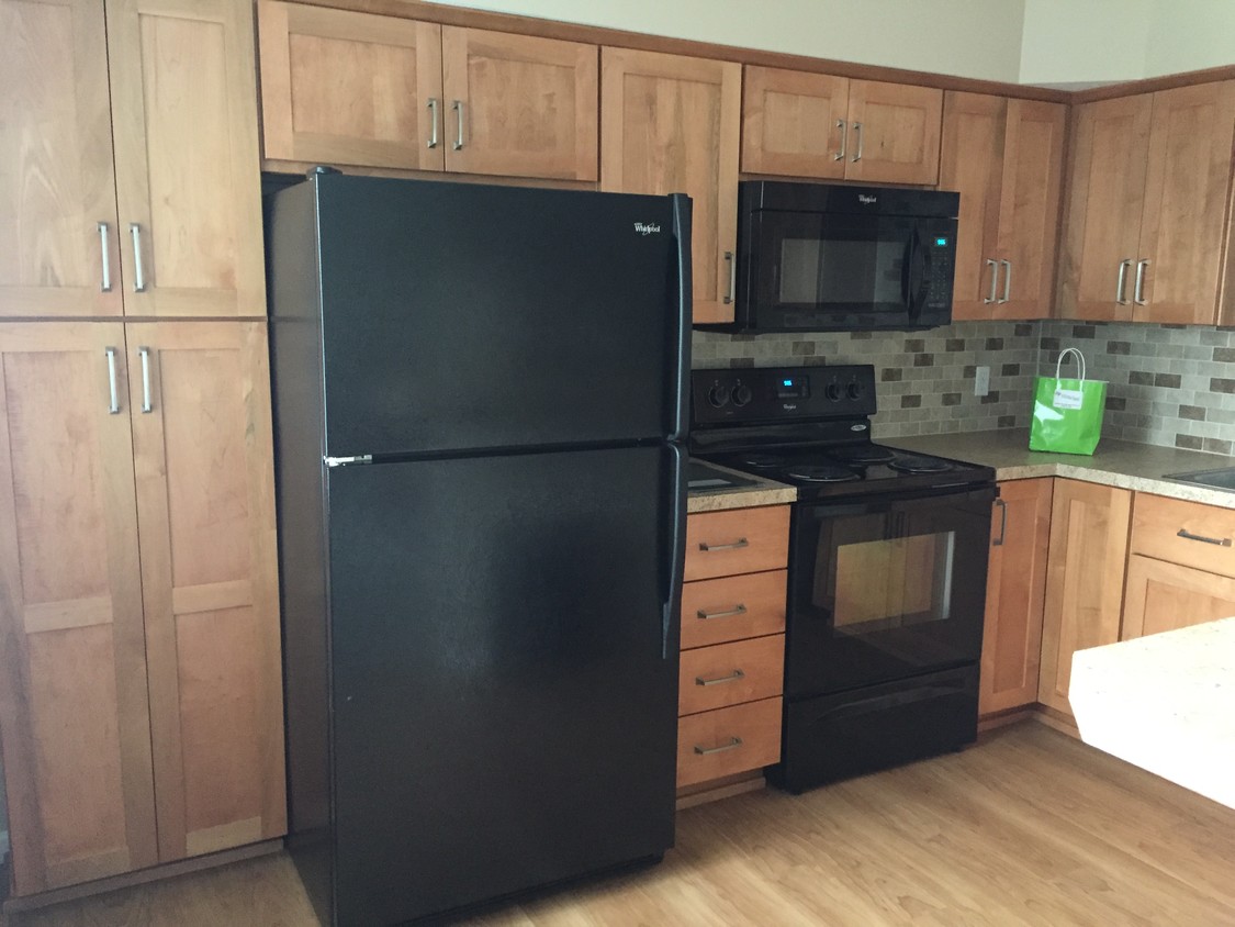 Foto principal - 6121 Eastman Ave