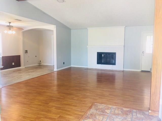 Foto principal - 2001 Village Green Dr