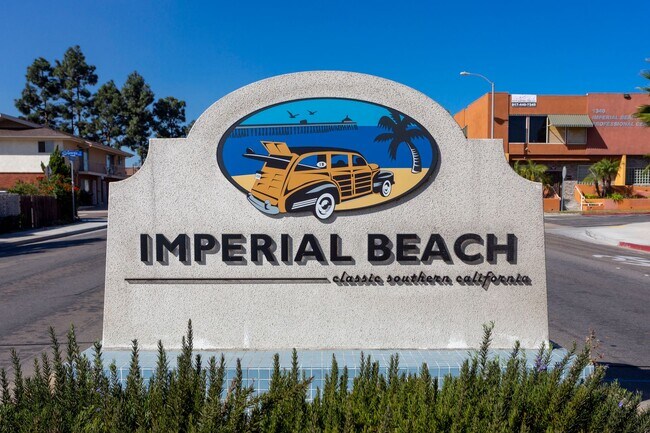 Foto del edificio - 2BR Townhouse in Imperial Beach with Washer/Dryer and Garage!