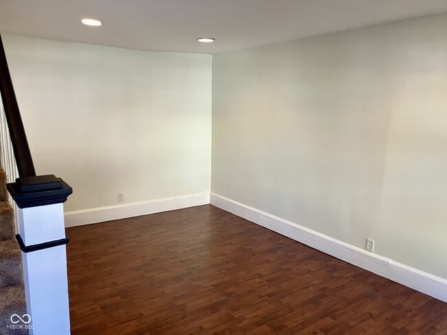 Foto del edificio - 645 E 49th St