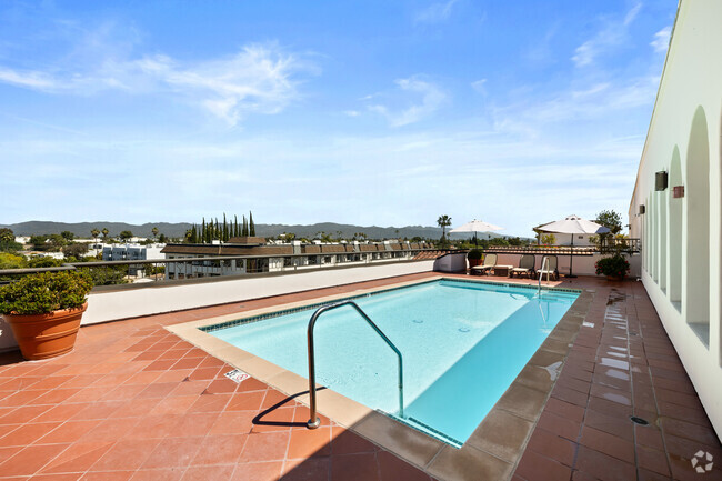 Metro Art - Piscina - Metro Art Sherman Oaks Luxury Living