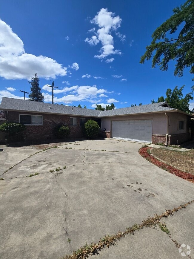 Building Photo - 1021 Orchid Ave