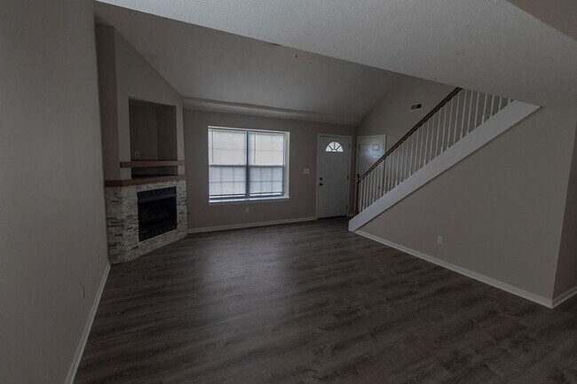 Building Photo - 3306-3308 Dove Dr